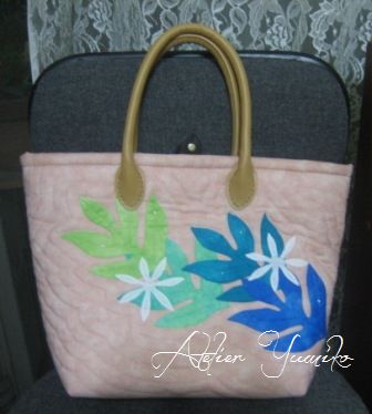 ハワイアンキルトのバッグ