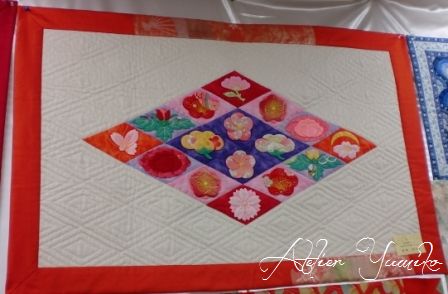 アップリケキルトのタペストリー 梅・桜・牡丹（日本の文様）